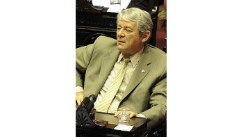 Carlos Kunkel.