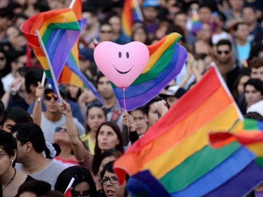 El parlamento húngaro aprobó una enmienda que prohíbe el evento.