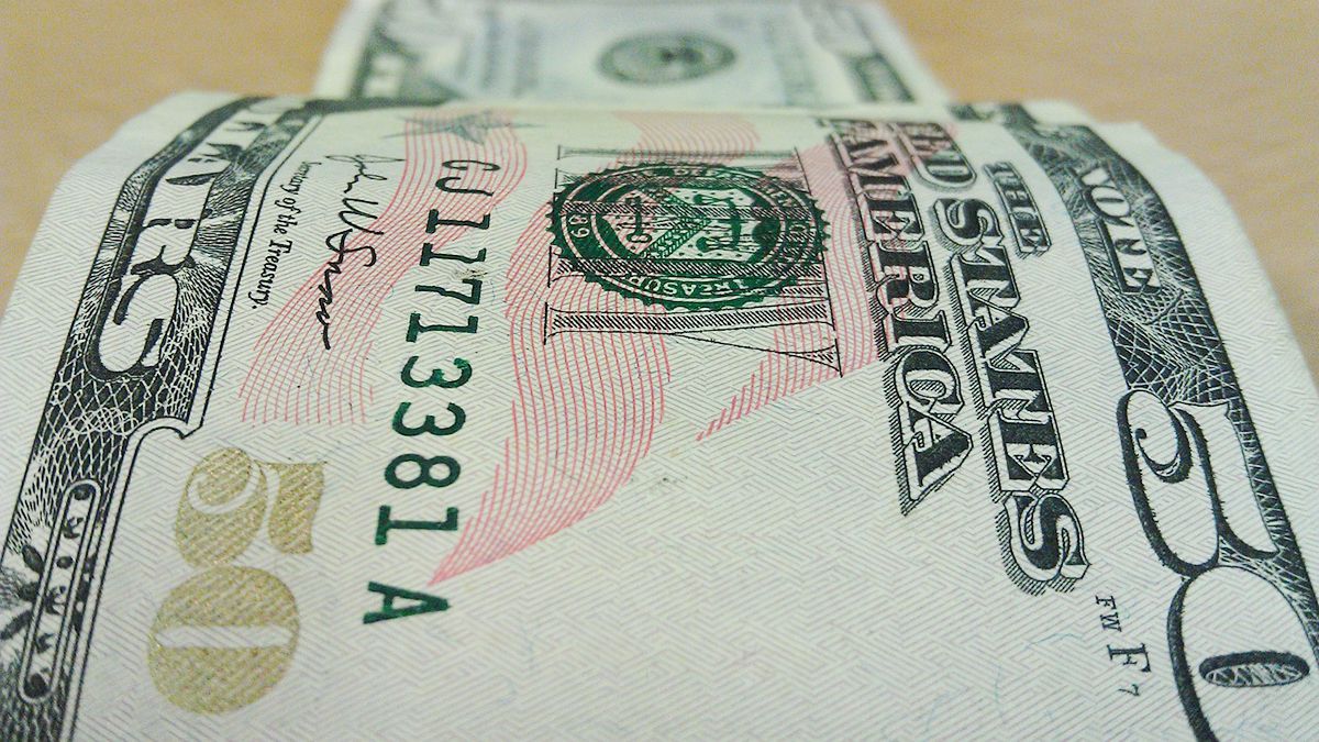 The dollar fell for the third consecutive day and adapts to the international context