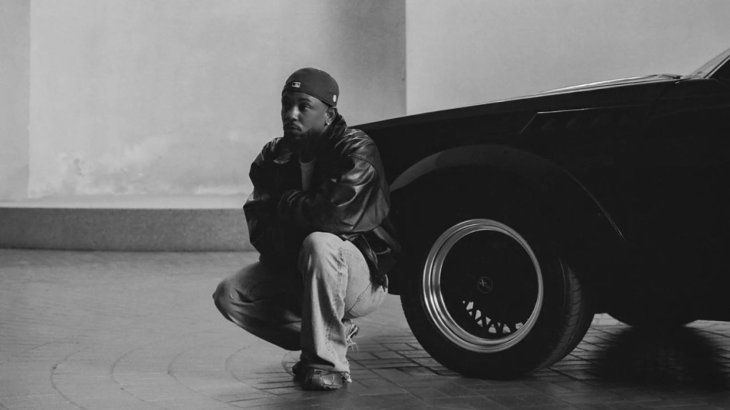 Además de sus millones, también ganó innumerables premios Grammy, tanto a sus álbumes como a sus letras y canciones. Además de sus millones, también ganó innumerables premios Grammy, tanto a sus álbumes como a sus letras y canciones.