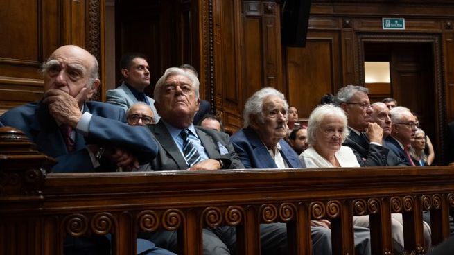 José Mujica en el Parlamento el día que asumió Yamandú Orsi.
