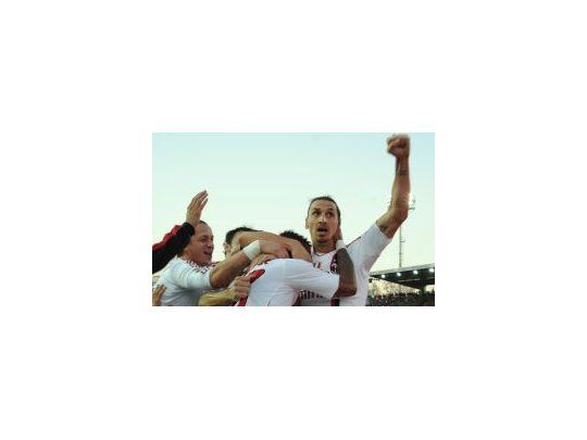 Confiado. Ibrahimovic hace ganar a Milan y espera por Tevez para hacerlo goleador.