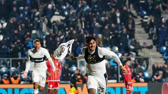 Tarragona le dio el triunfo a Gimnasia en el final.