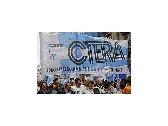 Gremios docentes no descartan negociar paritarias semestrales