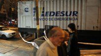 Miles de usuarios permanecen sin suministro eléctrico en distintos puntos del Área Metropolitana de Buenos Aires tras el temporal.