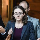 Una mente brillante al mando de decisiones arriesgadas: Caroline Ellison, millones en criptomonedas y un rol clave en la caída de FTX. Una mente brillante al mando de decisiones arriesgadas: Caroline Ellison, millones en criptomonedas y un rol clave en la caída de FTX.
