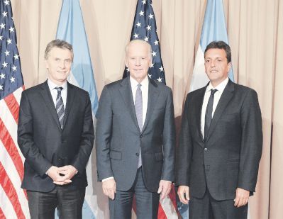 Uno de los encuentros más importantes que Mauricio Macri protagonizó ayer fue el que tuvo con el vicepresidente de EE.UU., Joe Biden. Lo acompañó Sergio Massa.