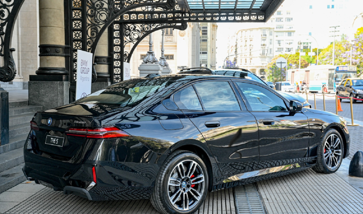 The eighth generation of the BMW 5 Series retains the characteristic elegant and sporty design The eighth generation of the BMW 5 Series retains the characteristic elegant and sporty design