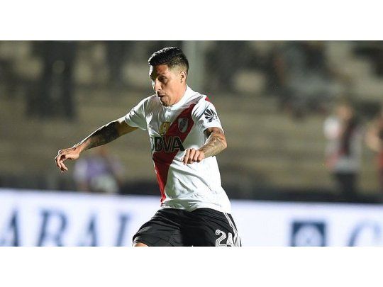El mediocampista no pudo terminar el partido ante Lanús y sigue con dolores en su glúteo (Foto: @CARPoficial).