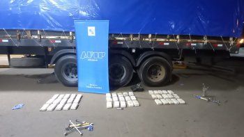 Contundente golpe al narcotrafico: transportaban más de 100 kilos de cocaina a Uruguay.