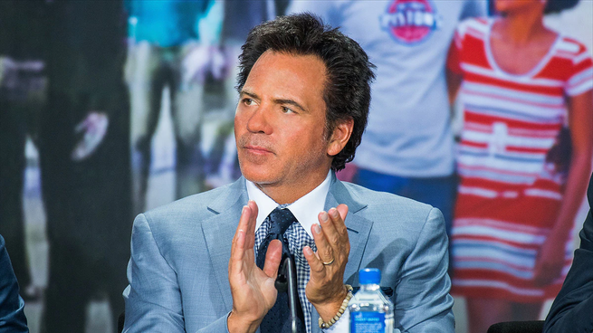 Tom Gores se convirtió en multimillonario a través de su firma de capital riesgo Platinum Equity.