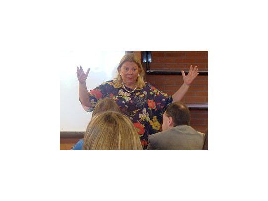 Elisa Carrió respondió preguntas ante los alumnos de la Universidad de Belgrano y pidió el voto para aumentar presión a la Justicia para que investigue casos de corrupción.