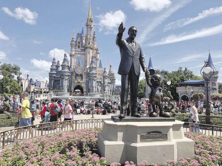 REGULACIÓN. El gobernador DeSantis designó en febrero a una junta para dirigir un distrito especial otorgado a Disney en los años 1960, en su parque de atracciones de Orlando, que la compañía gestionaba como un gobierno local. REGULACIÓN. El gobernador DeSantis designó en febrero a una junta para dirigir un distrito especial otorgado a Disney en los años 1960, en su parque de atracciones de Orlando, que la compañía gestionaba como un gobierno local.