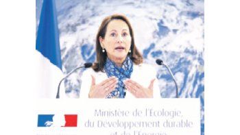 Ségolène Royal dijo que Renault y otras marcas sobrepasaron niveles permitidos tras pruebas de polución efectuadas tras el escándalo VW.