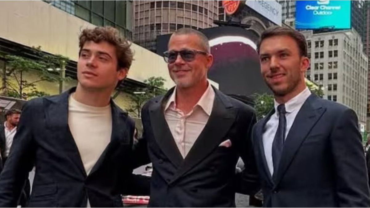 Franco Colapinto posed with Brad Pitt at the premiere of “F1: The film”