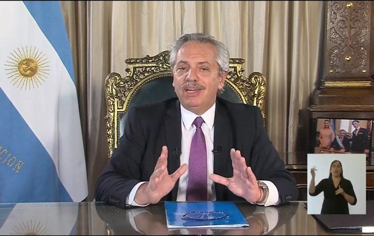 Emergencia. Mediante una cadena nacional, Alberto Fernández confirmó anoche que firmó el decreto con medidas para enfrentar la epidemia de coronavirus y dijo que “en una situación de alarma generalizada es imprescindible el rol del Estado para prevenir y brindar protección a la población” y que “un Estado presente es la mejor manera de cuidar”.