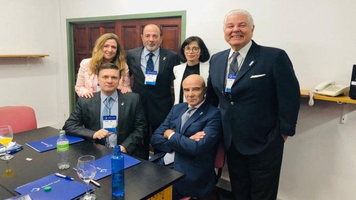 Juan José Gómez Centurión junto a su equipo.