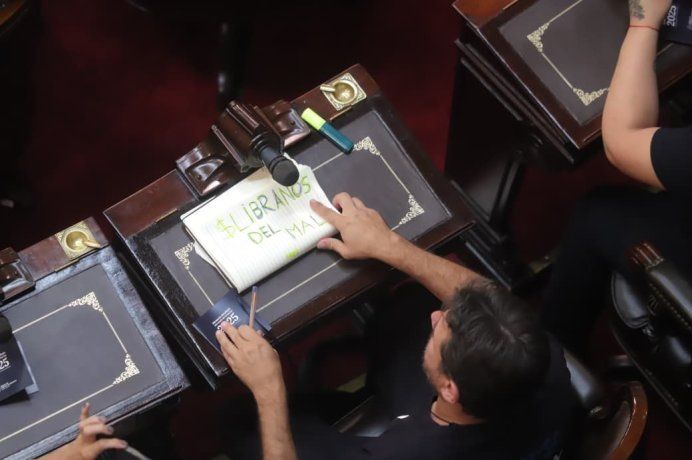 El cartel de Juan Grabois en el marco de la apertura de sesiones ordinarias. El cartel de Juan Grabois en el marco de la apertura de sesiones ordinarias.