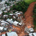 Las lluvias dejan al menos 64 muertos en Brasil. Las lluvias dejan al menos 64 muertos en Brasil.