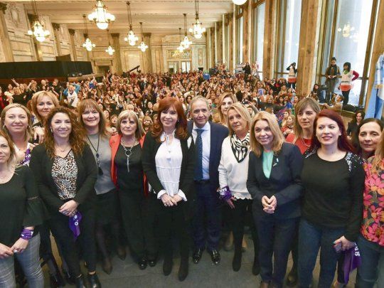 Cristina junto a Sergio Palazzo en el&nbsp;Encuentro Nacional de trabajadoras bancarias.&nbsp;
