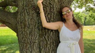 Sonja Semyonova mantiene relaciones eróticas con árboles