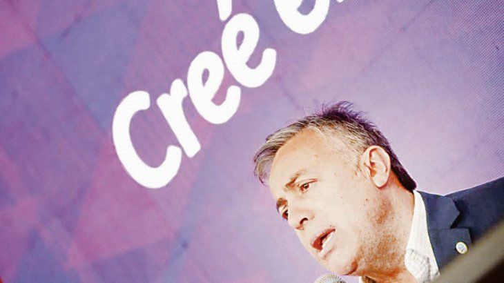 Impulso. Alfredo Cornejo, titular de la UCR nacional y gobernador de Mendoza, cerró ayer su campaña y pidió un avala a Macri.