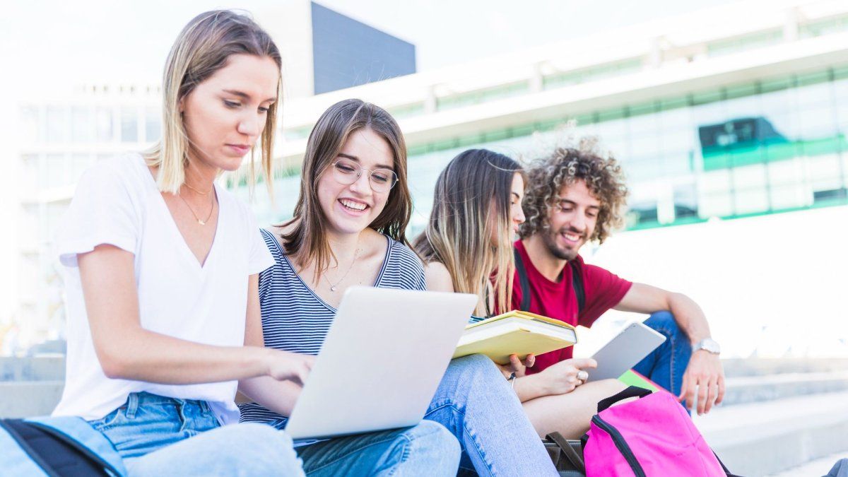 Are you a university student? DNI account offers an exclusive refund to save on your purchases in October 2025