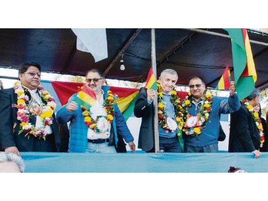 sintonía. El gobernador Morales junto al cónsul Nelzon Mamani y el intendente de San Salvador, Raúl Chuli Jorge.