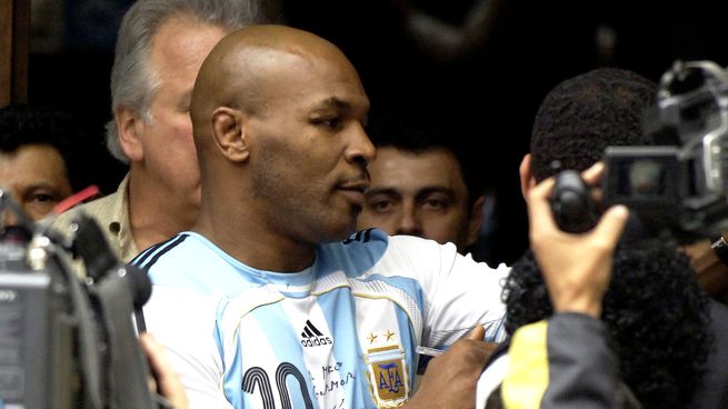 La leyenda del boxeo no se quedó callado tras las amenazas de Canelo hacia Messi.