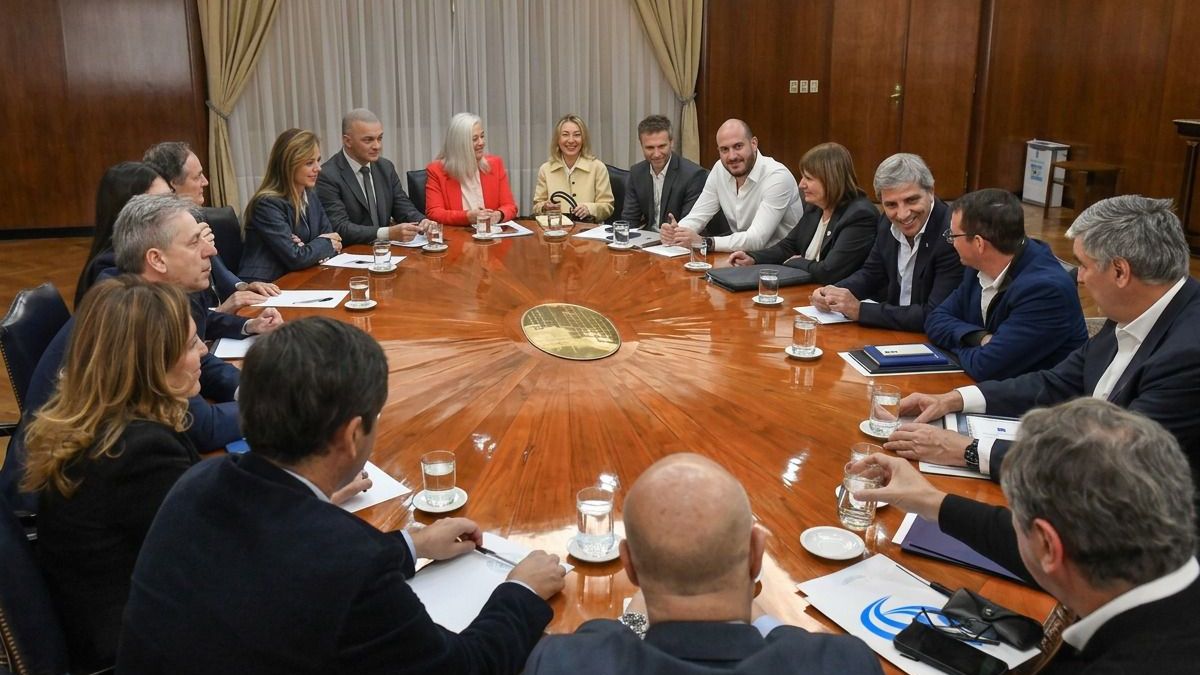 Luis Caputo se reuni� con Patricia Bullrich y senadores aliados para analizar obras y econom�as regionales