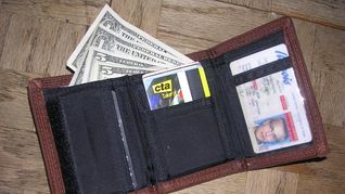 Los nuevos accesorios compactos con protección RFID y rastreo inteligente ganan terreno frente a las billeteras clásicas. Los nuevos accesorios compactos con protección RFID y rastreo inteligente ganan terreno frente a las billeteras clásicas.