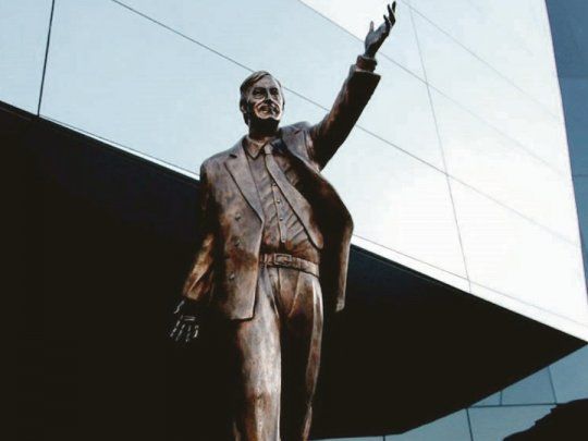Acto. La escultura de Néstor Kirchner traída desde la exsede ecuatoriana.&nbsp;