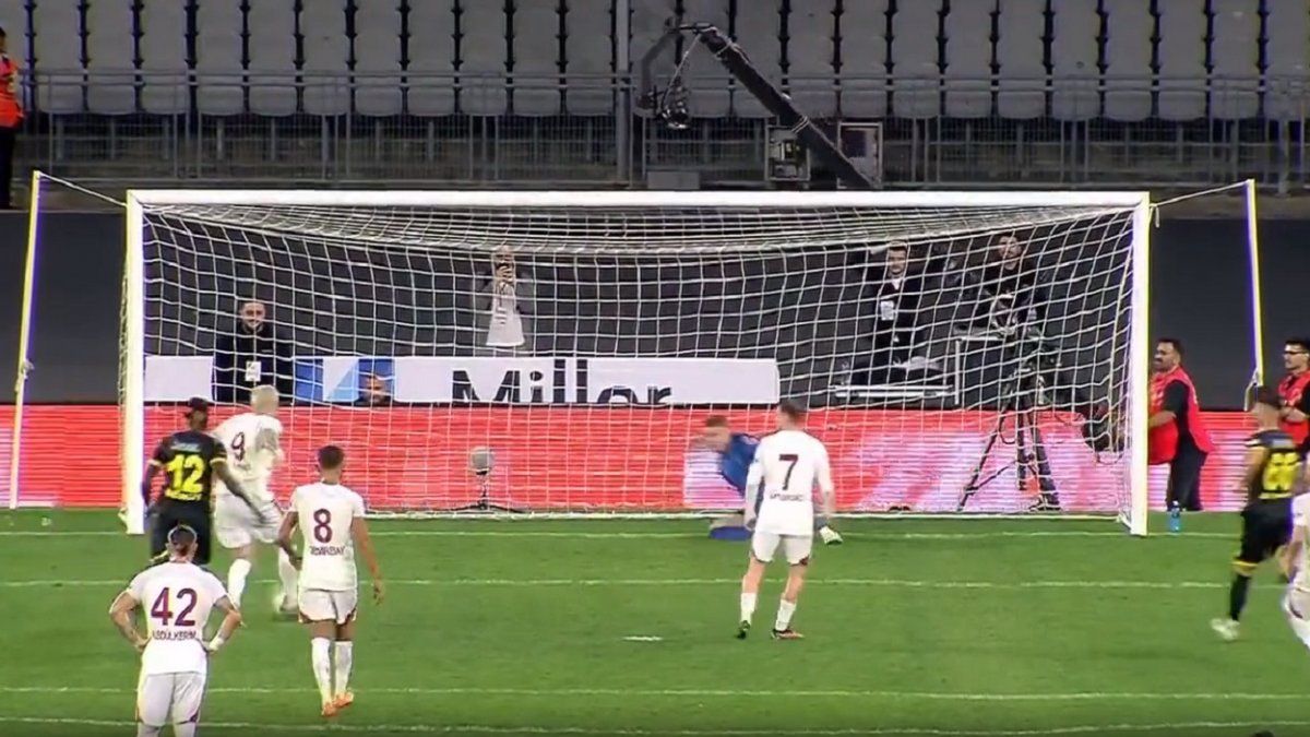 Not to believe: the unusual goal that Icardi missed with the open goal and became a blooper