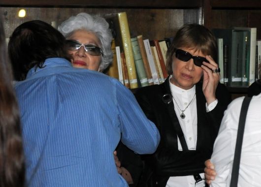 Teresa Parodi también se hizo presente para despedir los restos de María Elena Walsh.