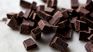 El chocolate amargo posee una gran cantidad de antioxidantes que pueden mejorar el funcionamiento del cerebro.  El chocolate amargo posee una gran cantidad de antioxidantes que pueden mejorar el funcionamiento del cerebro.