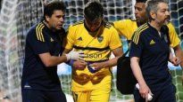 Exequiel Zeballos salió por una lesión en la rodilla.