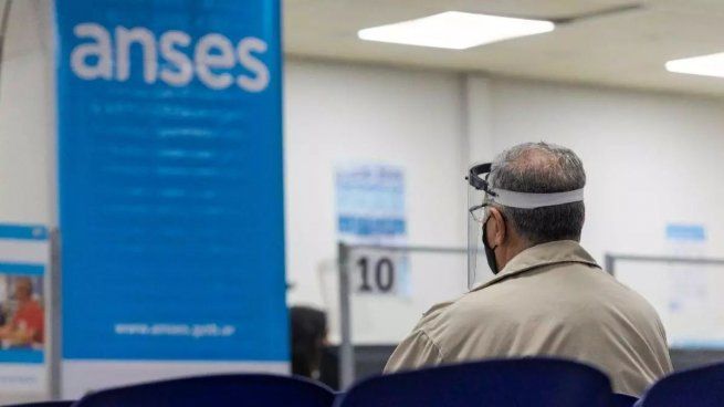 Entre los meses de junio y julio 92.446 argentinas y argentinos percibirán sus haberes: de ese total, para 51.846 es su primera jubilación mientras que para 40.600 es su segundo cobro.