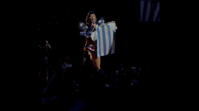 Katy Perry posed with the team of the National Team and sang “Don’t Cry for me Argentina”: “Brazilians are going to get angry a lot”