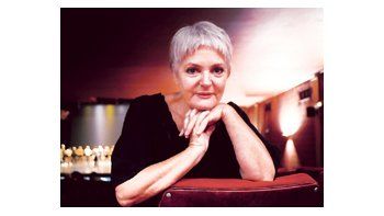 Claudia Lapacó: «Yo nunca haría los manejos terribles que hace con las mujeres de su hijo la sultana Feiza. Además, los míos ya tienen 44 y 41 años. No escuchan mucho a mamita. Por suerte.»