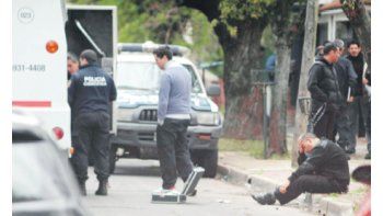 Un vecino denunció que el camión de caudales estaba abandonado en plena calle. La Policía acudió y encontró allí al conductor atado y amordazado.