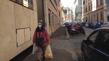 Desolada. La imagen que se repite en las principales ciudades europeas: calles desiertas, gente con barbijo y mucha incertidumbre.