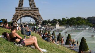 Un fenómeno de calor extremo golpea con fuerza a gran parte del oeste europeo por estos días. Un fenómeno de calor extremo golpea con fuerza a gran parte del oeste europeo por estos días.