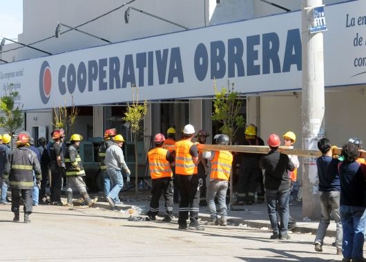Confirman que son tres los fallecidos por el derrumbe en Neuquén (foto 1)
