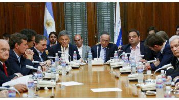 UIA recibió a ministros y respaldó proyectos de reforma laboral e impositiva