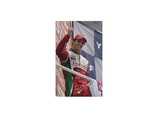 Una sana costumbre. Matías Rossi celebra en Paraná su tercer título de la categoría.