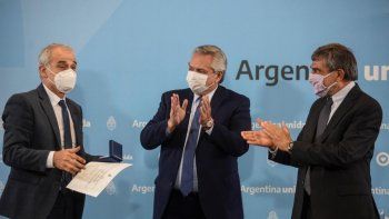Alberto Fernández y Roberto Salvarezza distinguieron a científicos argentinos.
