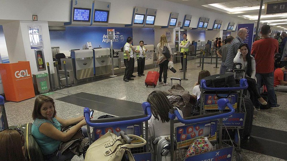 New strike by aeronautical unions affects 27 airports