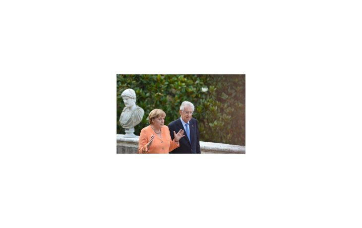 El primer ministro italiano, Mario Monti y la canciller alemana, Angela Merkel.