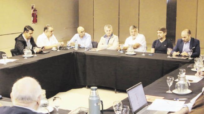 escenario. Las uniones industriales norteñas avanzaron en Tafí del Valle en una estrategia en pos de políticas públicas diferenciales para la región en materia fiscal, tarifaria, de infraestructura y de empleo, entre otros ejes.