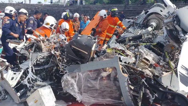 El grave accidente entre los dos helicópteros dejó como saldo diez muertos.